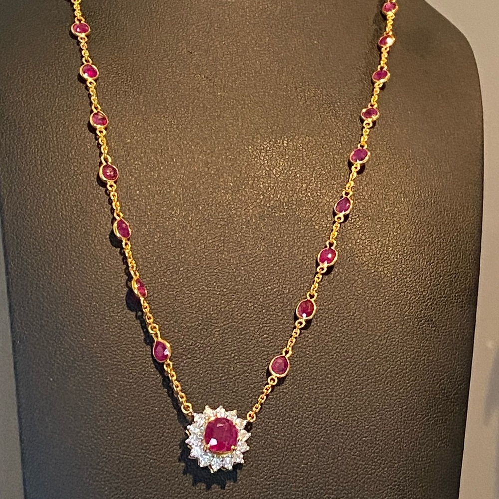 Natural Burmese Ruby and Diamond necklace in 18 k solid gold with lab certificat